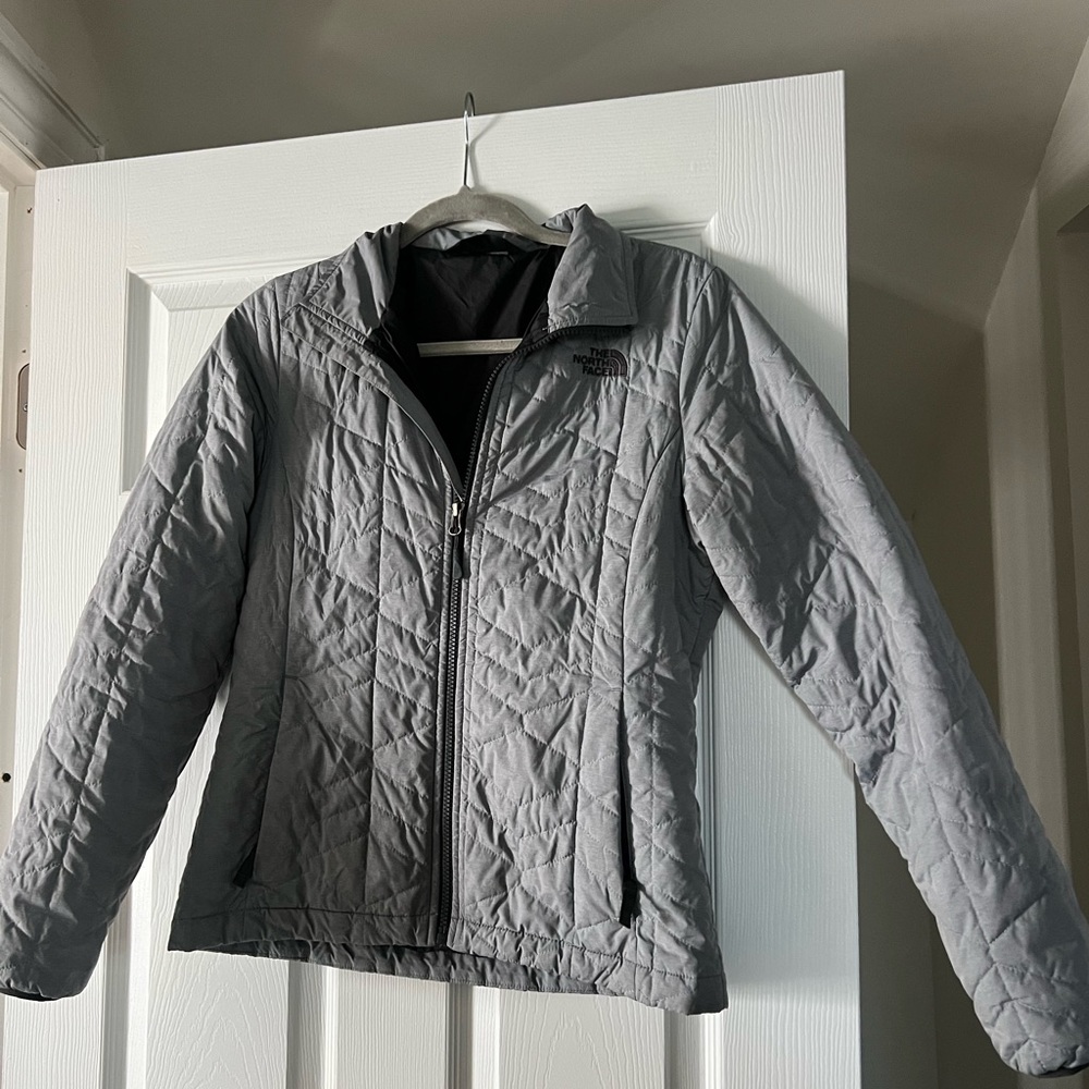 Women’s North face Jacket in Gray Size Small